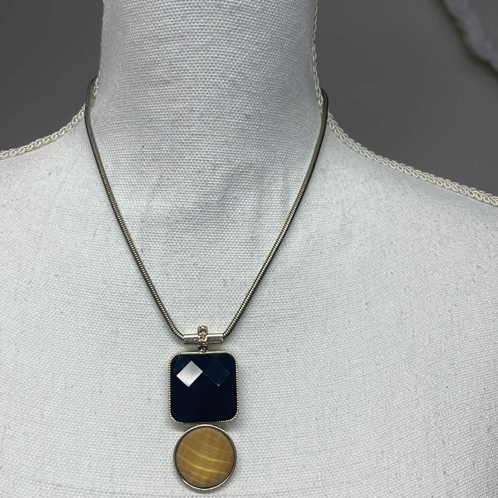 One sworn New York and Company necklace excellent condition
